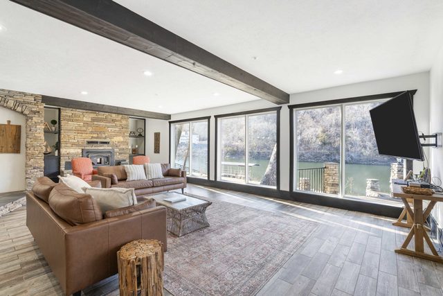 Foggy River Retreat - For 16!