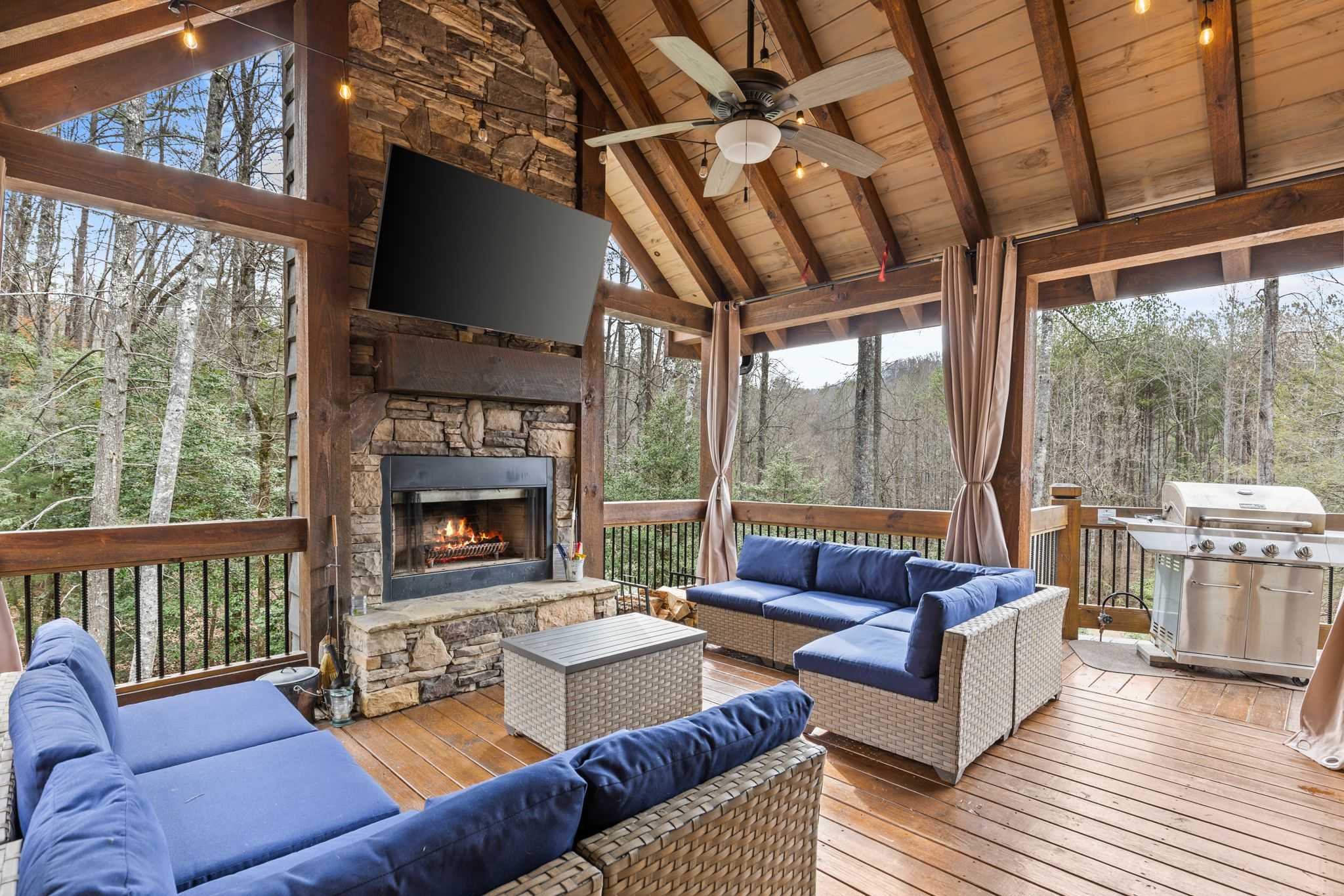 Blue Ridge Cabin~Stunning Views!~Hot Tub~Game Room