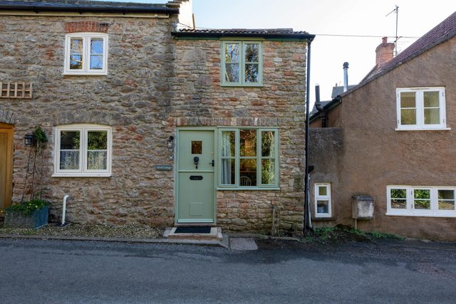 Cosy Cottage in the Mendip Hills, Private Parking
