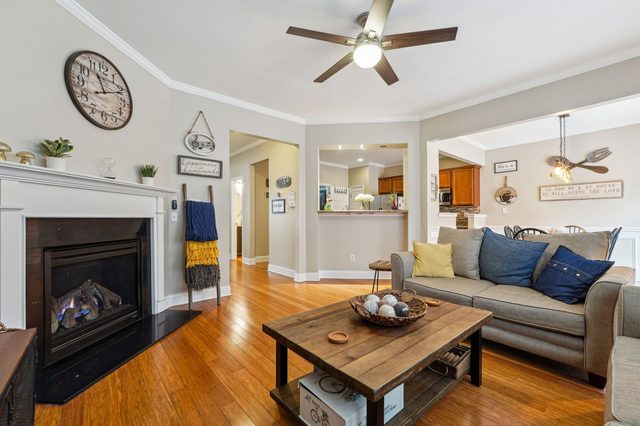 Private Backyard|Fireplace|Monthly Rentals Welcome
