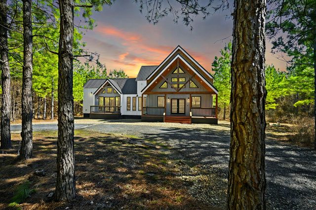 Sugar Bear Den | bedroom+loft room | sleeps 10 — Broken Bow, OK