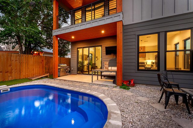 Downtown ATX - Dual-Home Retreat with 2 Pools — Austin, TX