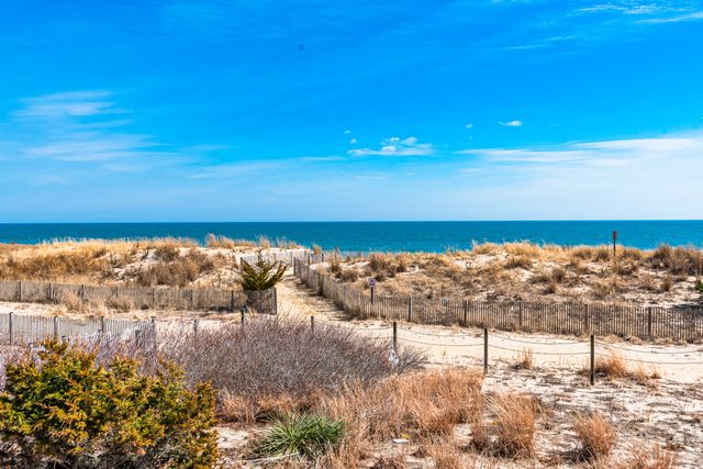 Oceanfront - 72nd street - Oceanview - 2 BR, 2 BA, Sleeps 7