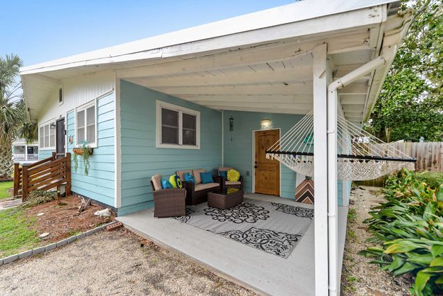 Sandy Feet Getaway, Spacious Coastal Retreat, 3 MIn Walk to Coast