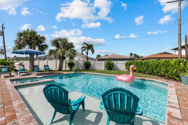 541 SeaScape Cottage · Walk2Beach — Naples, FL
