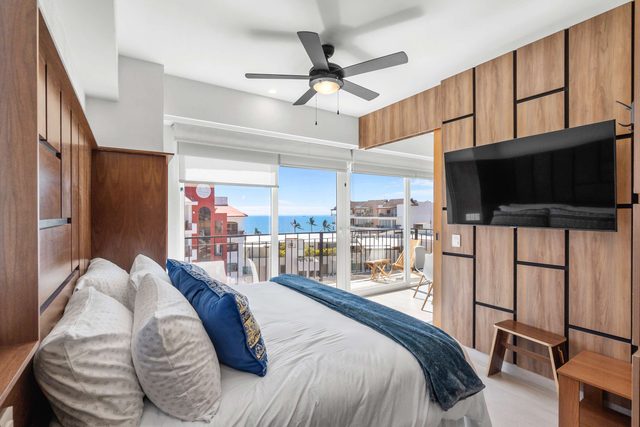 Life: Golden Zone 2BR w Ocean Views, Pool + Gym