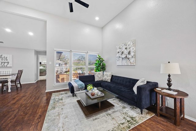 Freshly Renovated 3BR w/ Pool & Cozy Vibes — Carrollton, TX