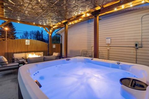 5BR w/ Hot Tub, Fire pit, Gym, Games & Secret Room — Colorado Springs, CO