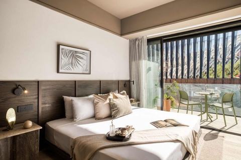 Platón: Crepúsculo Balcony Apt