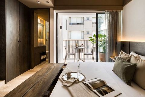 Platón: Halo Balcony Apt