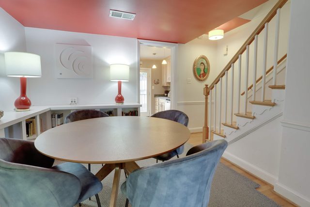 Sojourn 8 Blocks to Capitol + Private Patios