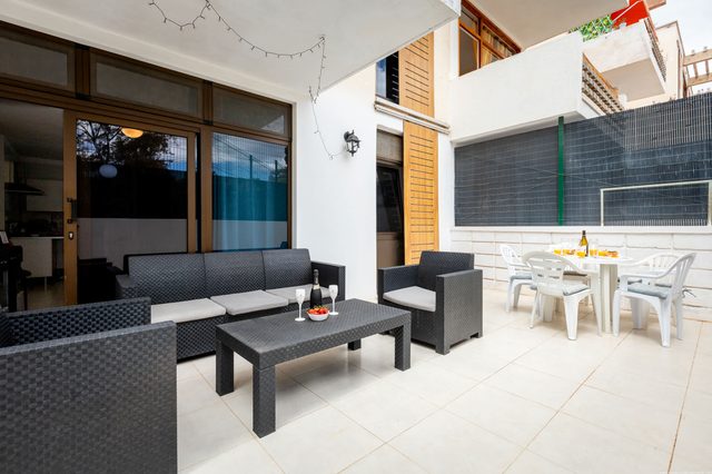 Sun & Fun: Central Stay in Playa de las Américas