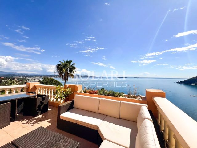 Panoramic sea view, residence with swimming pool