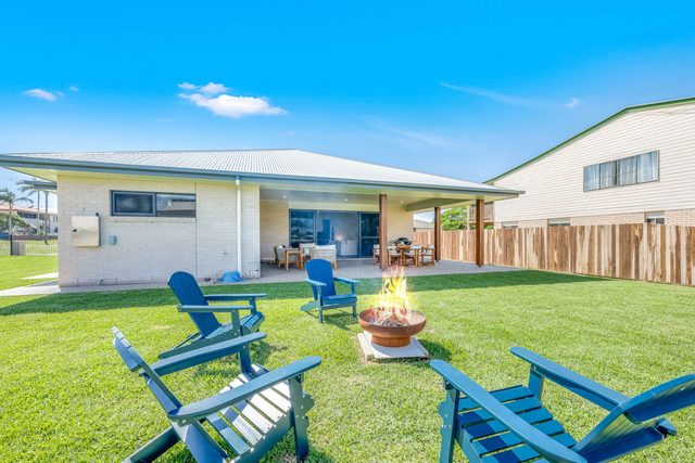 Burnett Heads Beach Family Escape — Burnett Heads, Queensland