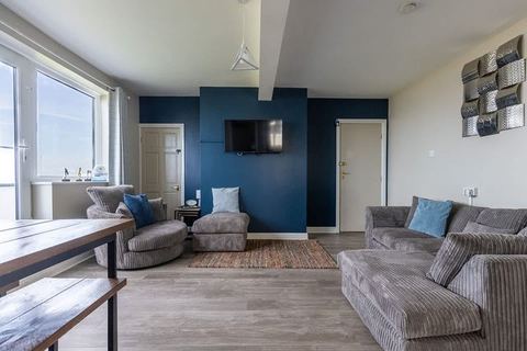 SEA VIEW APARTMENT WITH AMAZING VIEWS // 3 BED BEACHFRONT BALCONY APARTMENT NEAR BRIDLINGTON, NORTH YORKSHIRE, UK