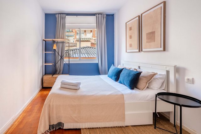 4-bedroom Apartment in Sagrada Familia!
