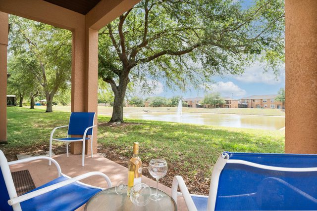 Peaceful Townhome w/ Patio & Resort Access — Davenport, FL