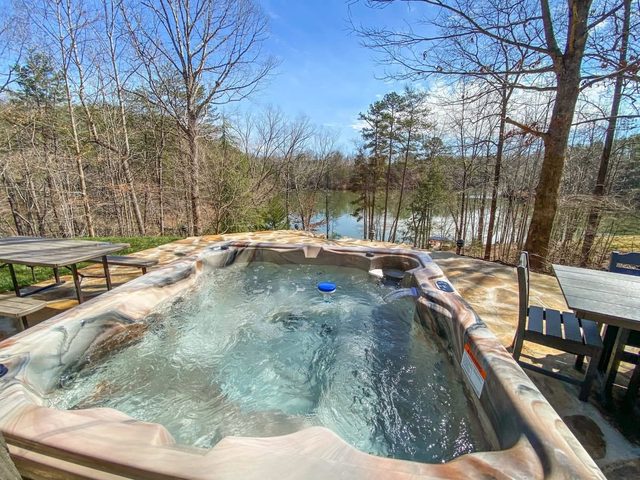 Lakefront~Dock~Hot tub~Firepit~Dog Friendly!