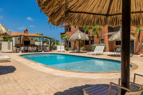3 Bedroom Townhome w Resort Style Pool