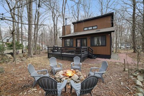 3BR Home w/ Outdoor Fun~Lake~Fire Pit~Games~Grill