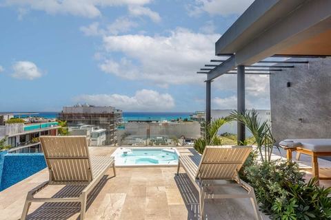 Heart of Playa 5th Ave: Ocean Views & Beach Access