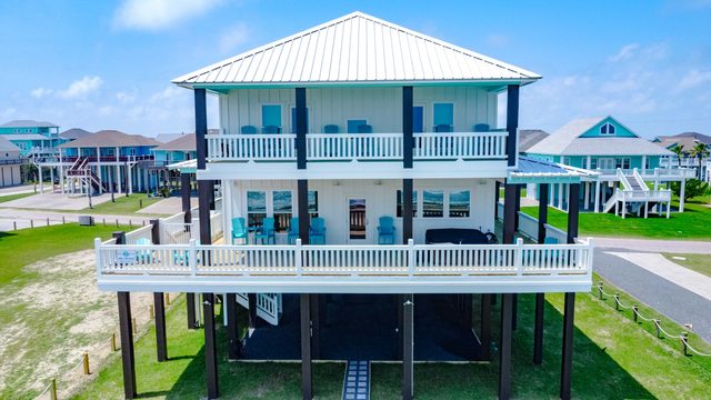 The Lazy Turtle, Beachfront — Crystal Beach, TX
