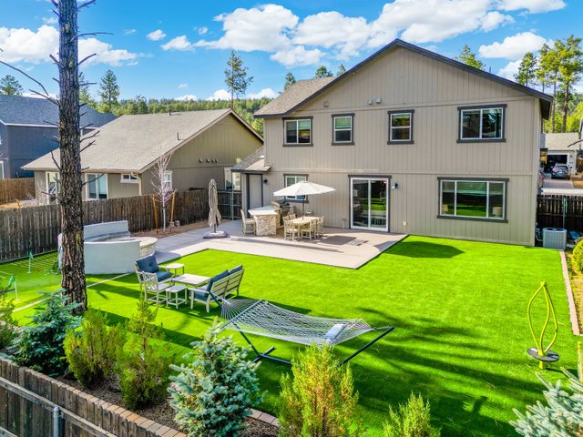 Alpine Retreat |3 Showers|Fire Pit & Putting Green