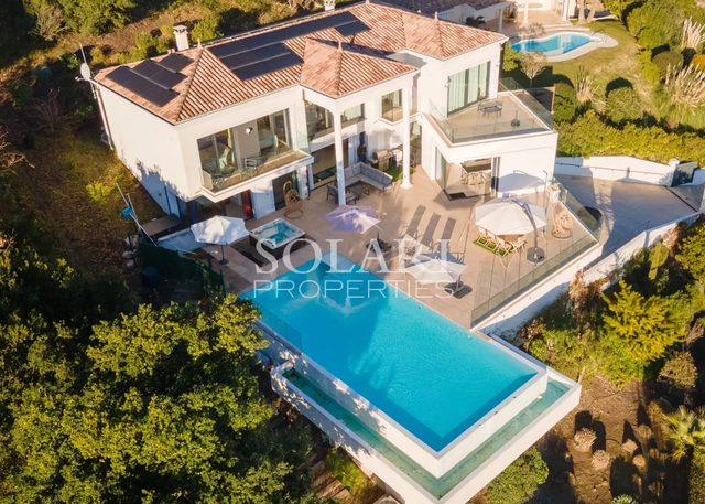 Contemporary villa with swimming pool near Cannes