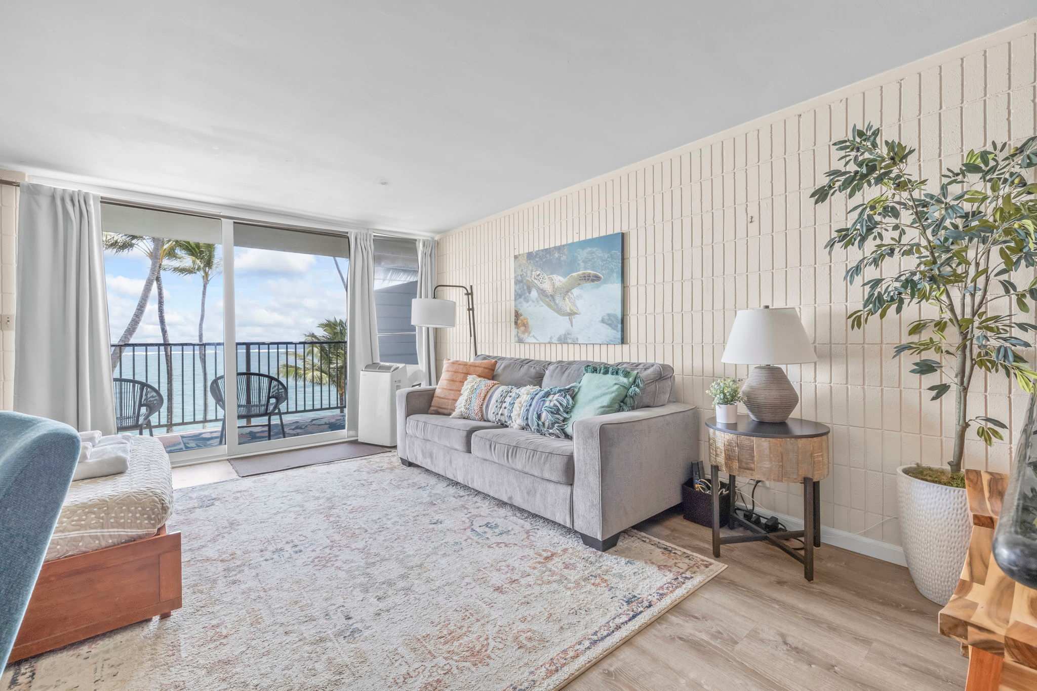 Condo on beach with AC