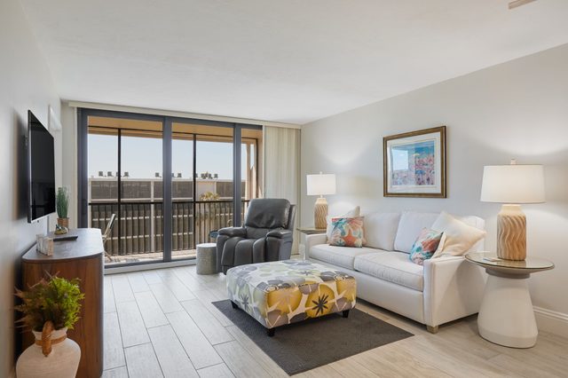 Sundial F406 | Coastal Retreat | Fully Equipped