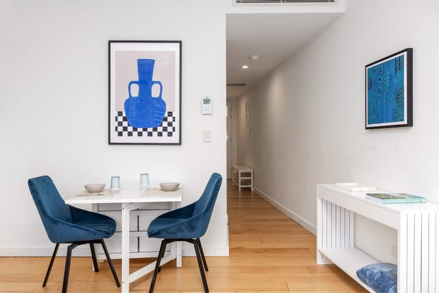 Central art-deco 1bed with balcony & aircon — Surry Hills, New South Wales