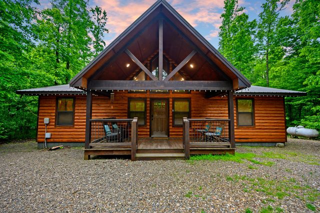 Whitetail Retreat | large family cabin | games