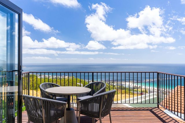 Modern Townhouse, Ocean Views - Camps Bay Nest