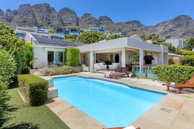 Camps Bay Sunsets - Villa with pool & views