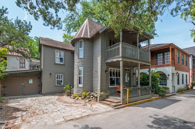 59 Cuna l Heart of Downtown | Hot Tub
