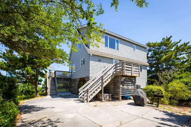 New Listing! Steps from beach & sound access