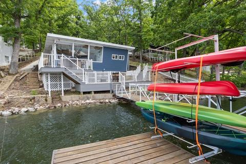 Cozy Lake House with Dock — Rocky Mount, MO
