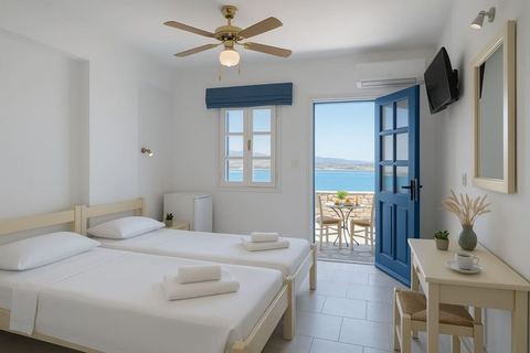 Beachfront Bocamviglies Room - Naoussa Seaside Gem