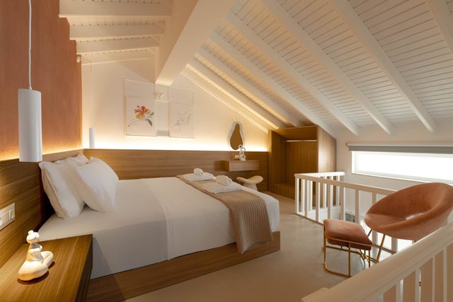 Stavros Beachfront Avra Suite