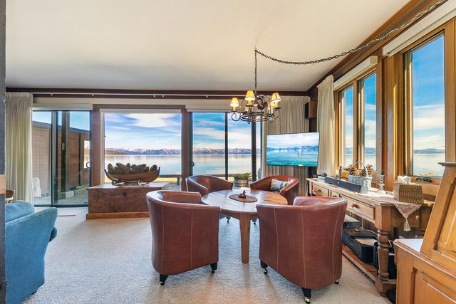 8 miles to Ski Palisades Tahoe-Alpine|Walk to Town
