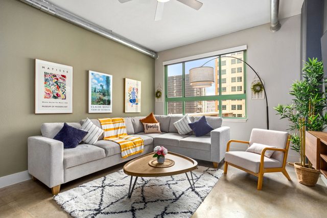 Central Flat w Pool|FREE Parking|Walk to Riverwalk