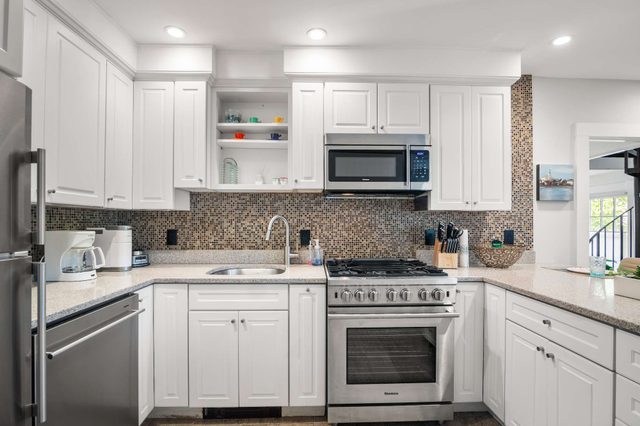 Charming Getaway 1 Block from Beach!