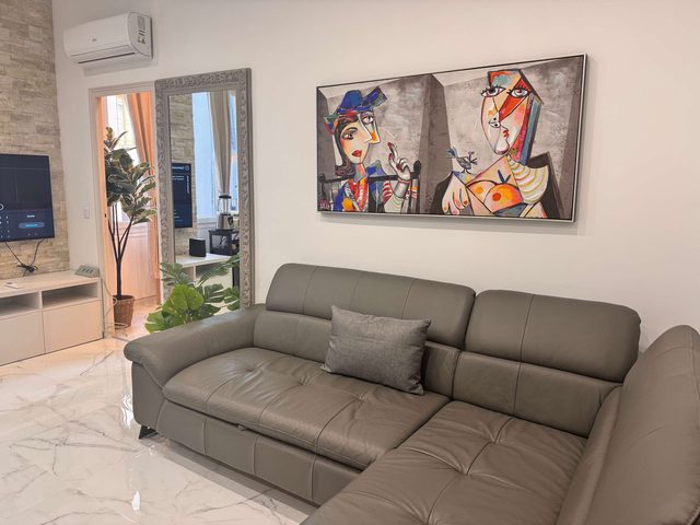 Bright, Central & Stylish | 3 Min Walk to the Sea