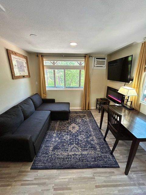 Acoustic Loft at Creekside Cabins