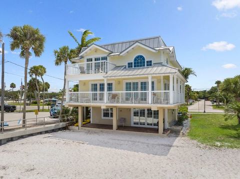 Waterfront 3 Bedroom Home on the Indian River