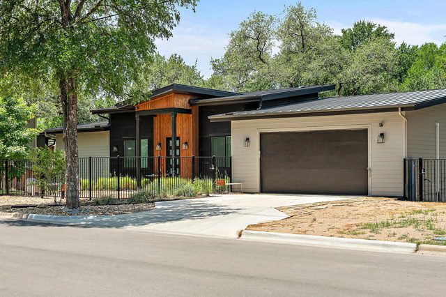Stylish East Austin Home | 2BR | BBQ | Near DT ATX