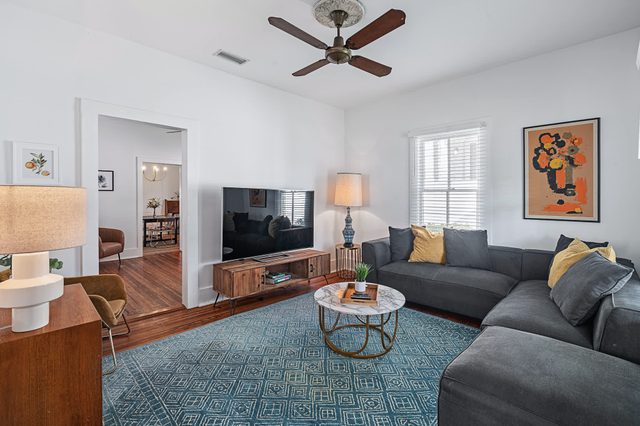 Uptown Delight l Dog Friendly l Walk to Downtown