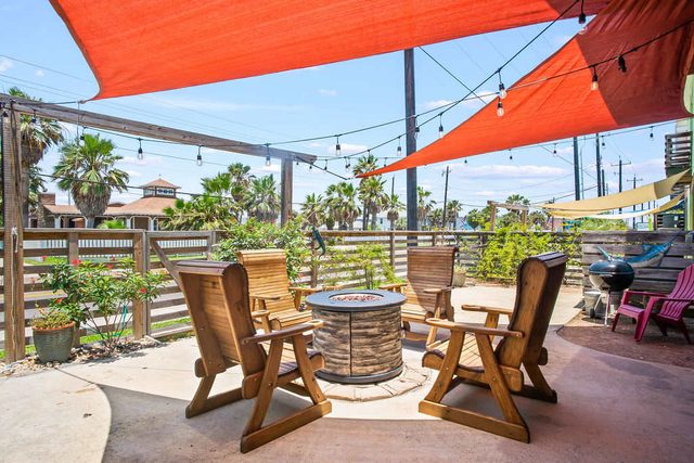 Sea Gypsy~Fire Pit~Community Pool~Corn hole
