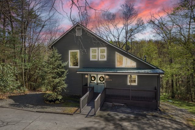 Gingerbread House on Cartecay River — Ellijay, GA