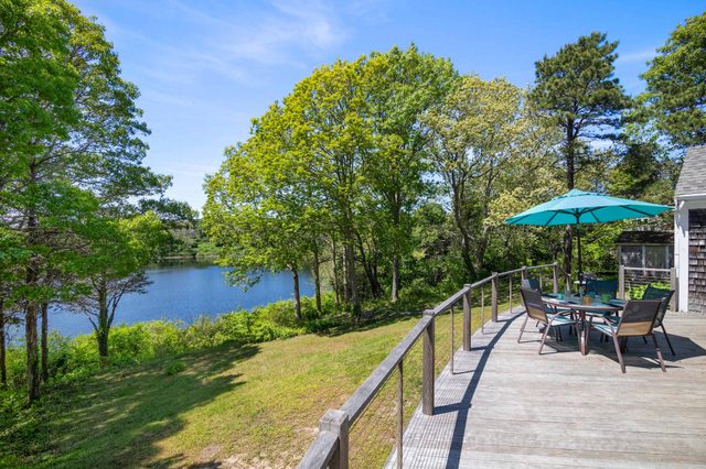 Pondfront, 1 Mile to Nauset Beach!